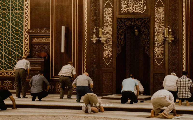 materi khutbah jumat menjadi insan bertakwa dakwah.id